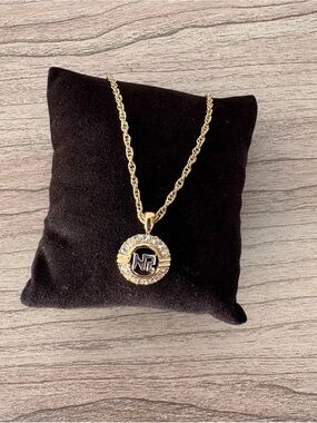 Nina Ricci vintage Gold Tone Pendant Necklace Accent Crystals